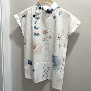 High collar, button collar cap sleeve floral top Size S